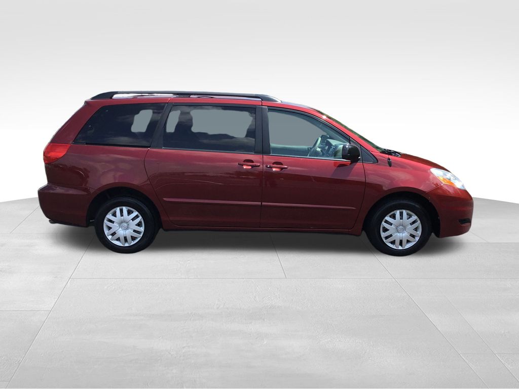 Thumbnail: 2010 Toyota Sienna - 6