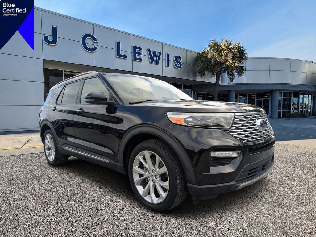 2022 Ford Explorer Platinum's photo