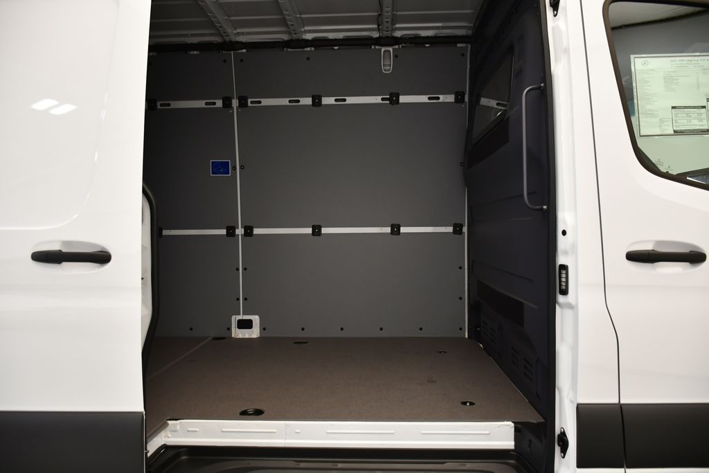 Thumbnail: 2025 Mercedes-Benz Sprinter - 31