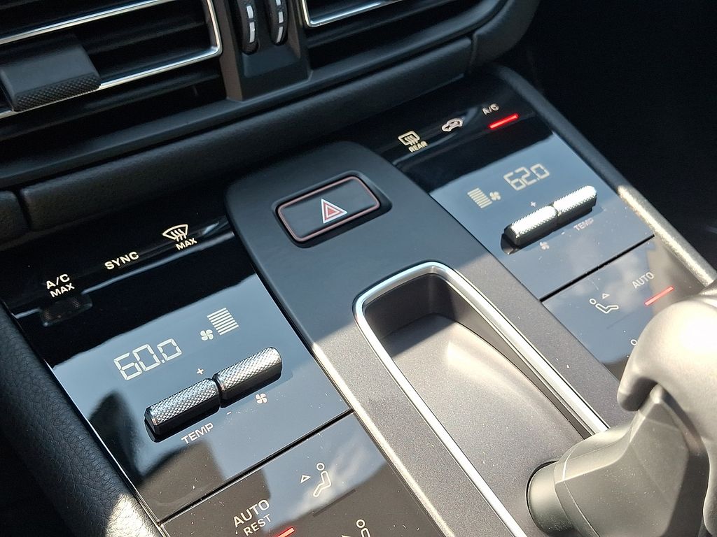 Thumbnail: 2026 Porsche Macan - 18