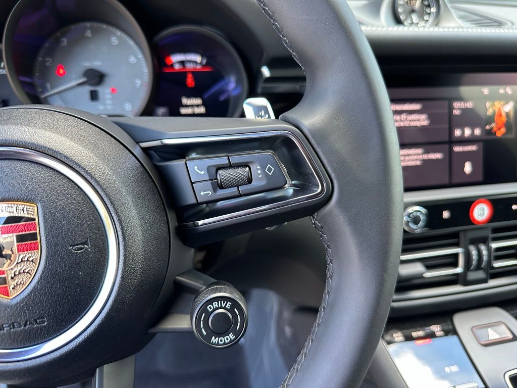 Thumbnail: 2025 Porsche Macan - 20