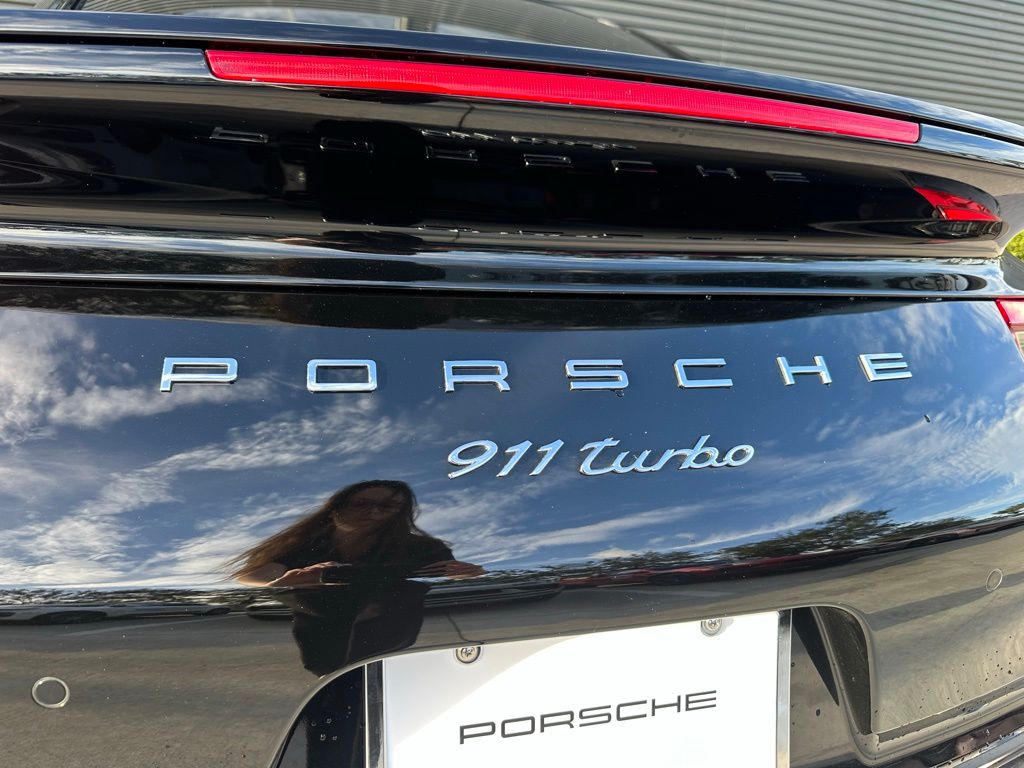 Thumbnail: 2017 Porsche 911 - 14