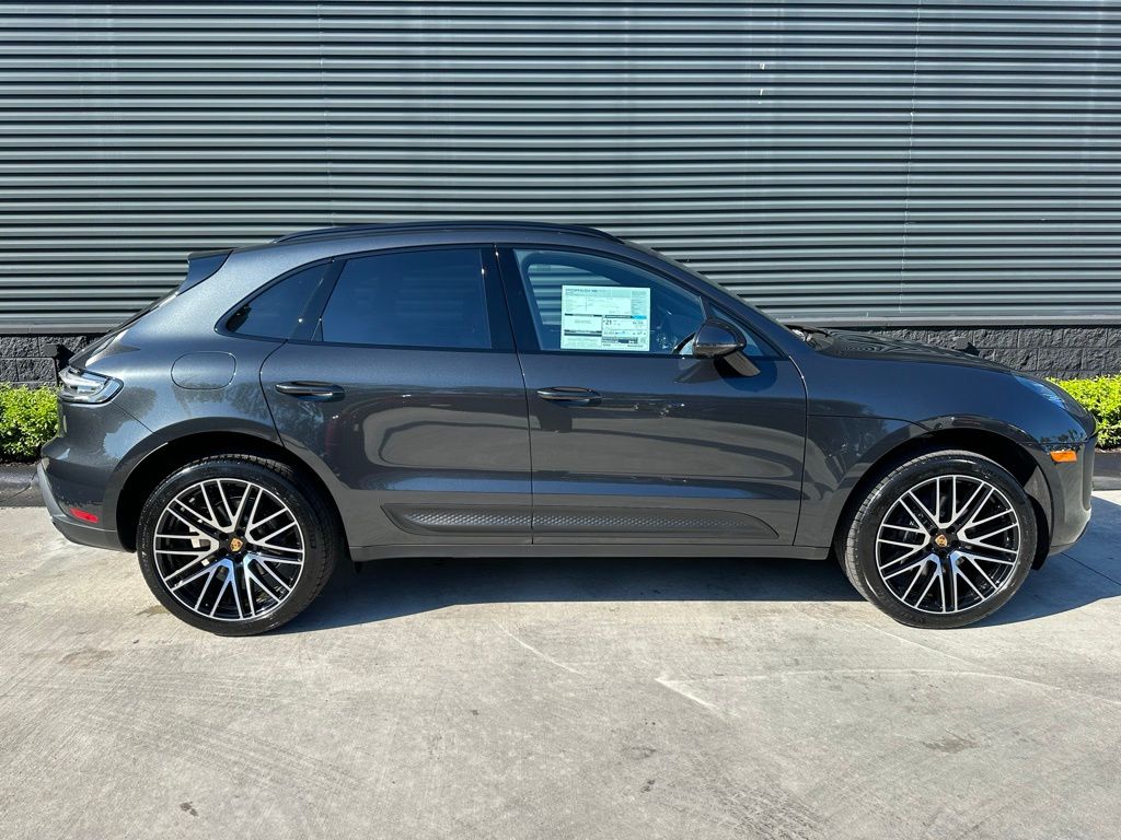 Thumbnail: 2026 Porsche Macan - 10