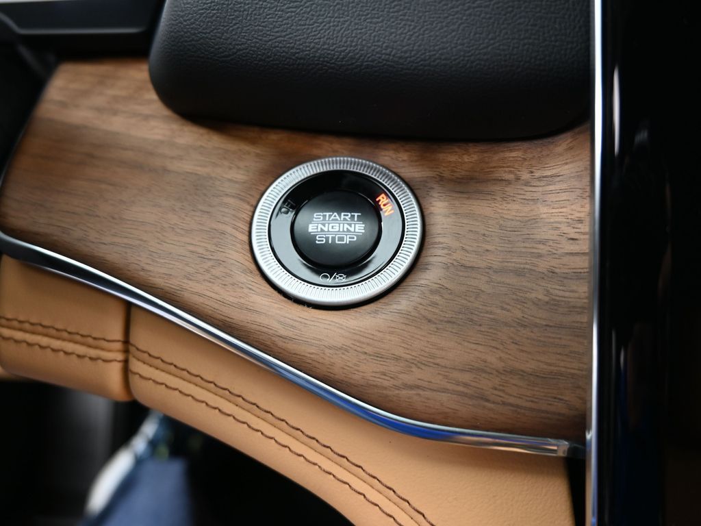 New 2025 Silver Zynith Jeep Summit image 23