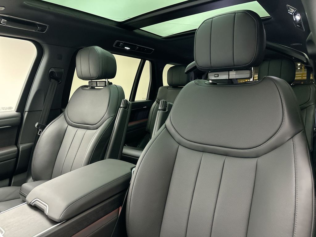 Thumbnail: 2025 Land Rover Range Rover - 10