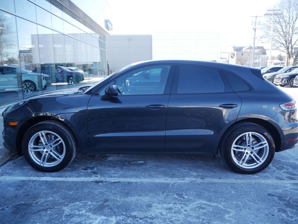 Thumbnail: 2020 Porsche Macan - 2