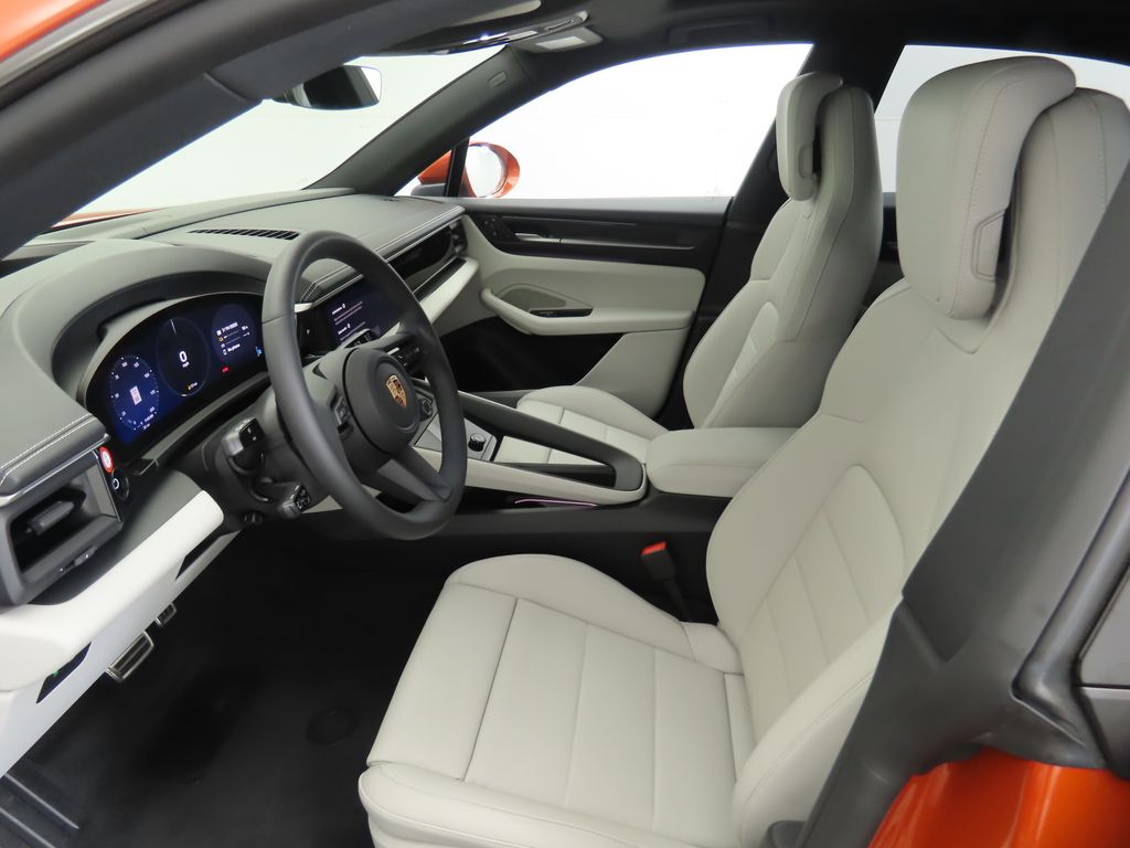 Thumbnail: 2025 Porsche Macan - 5