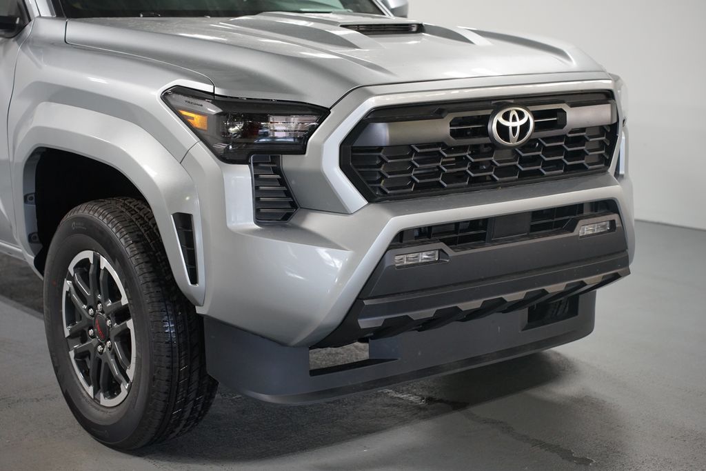 Thumbnail: 2025 Toyota Tacoma - 4