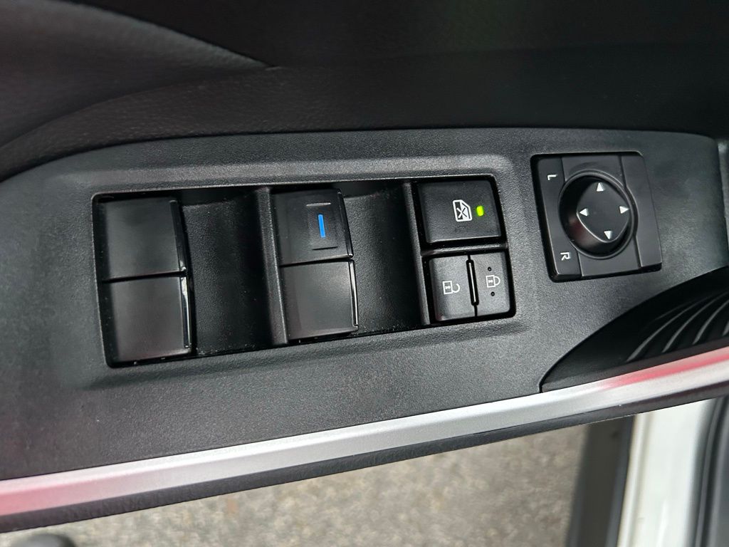 Thumbnail: 2022 Toyota RAV4 - 16