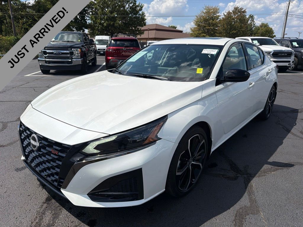 Pearl White Tricoat 2025 Nissan Altima Sedan Front-Wheel Drive Continuously Variable Transmission