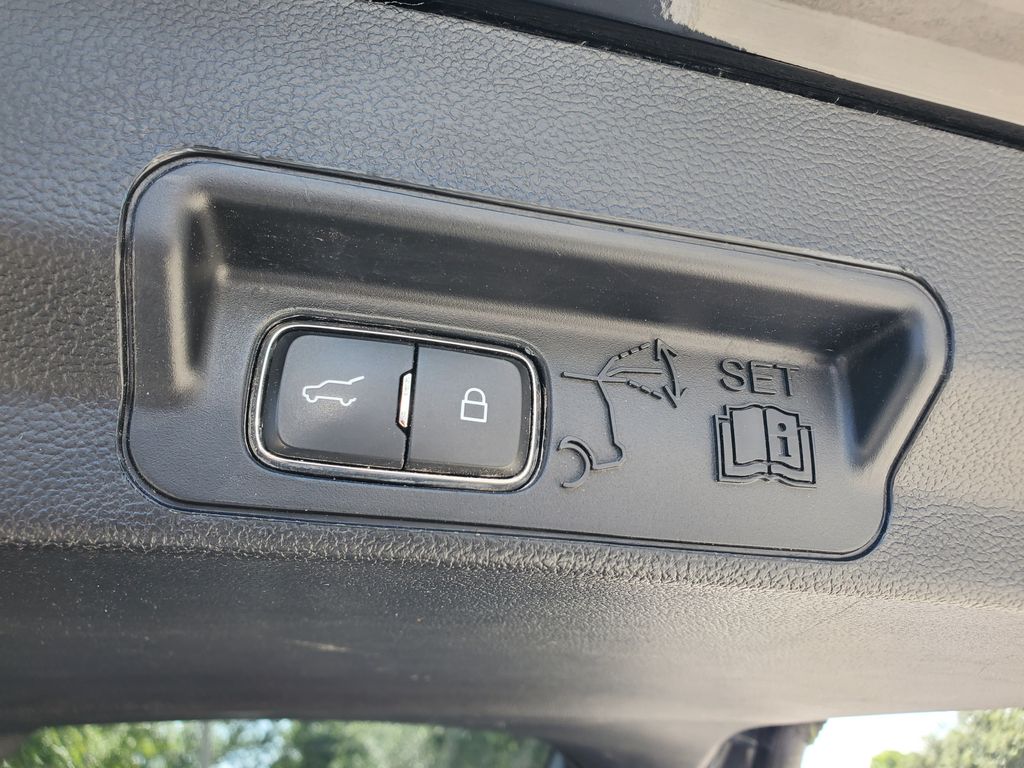 2020 Ford Explorer - $15,488