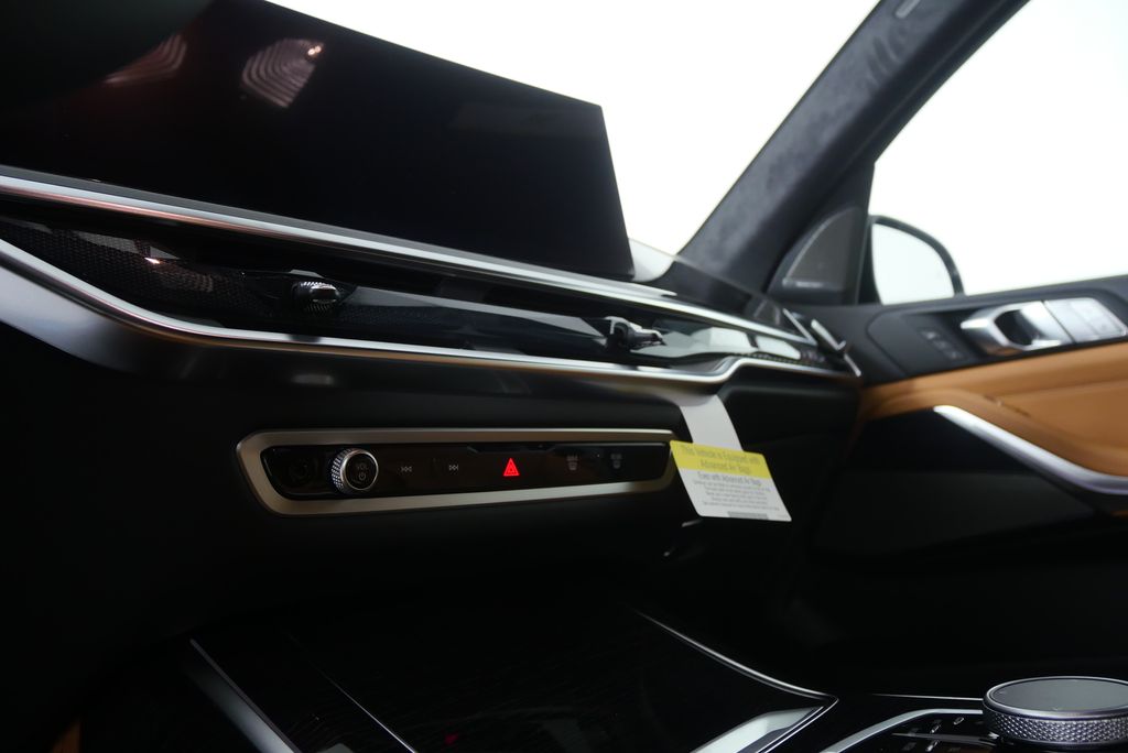 Thumbnail: 2027 BMW X7 - 22