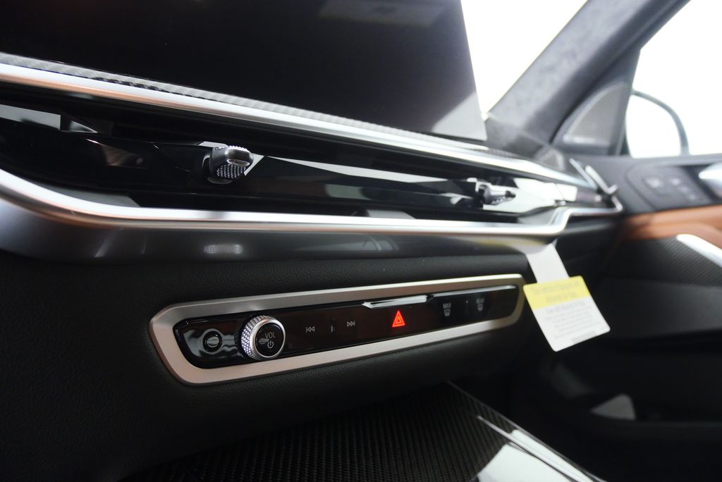 Thumbnail: 2026 BMW X7 - 23
