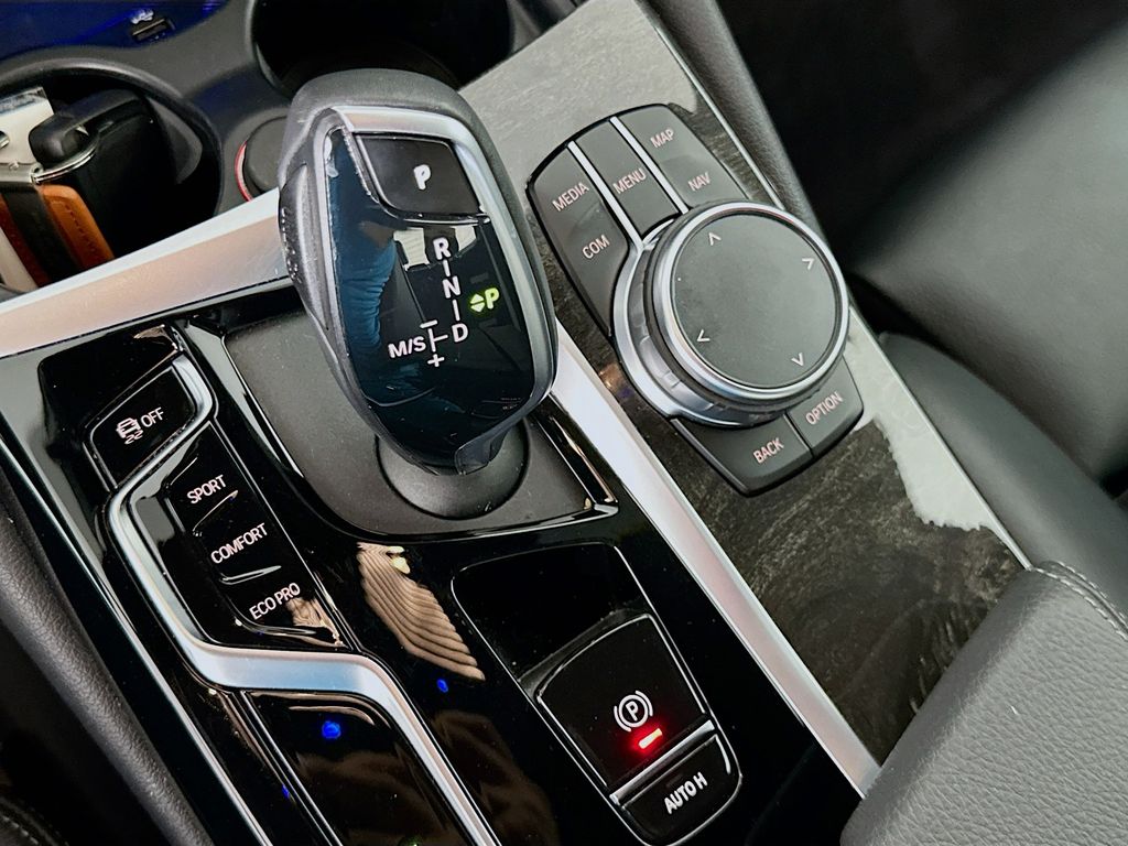 2022 BMW 5 Series 540i xDrive 17