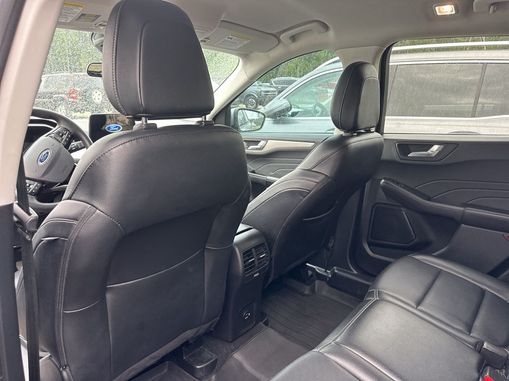 2022 Silver Metallic Ford Escape SEL FWD SUV