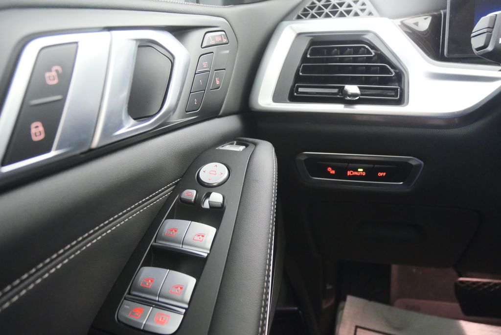 Thumbnail: 2024 BMW X7 - 21