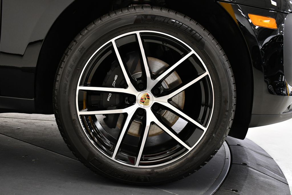 Thumbnail: 2025 Porsche Macan - 19