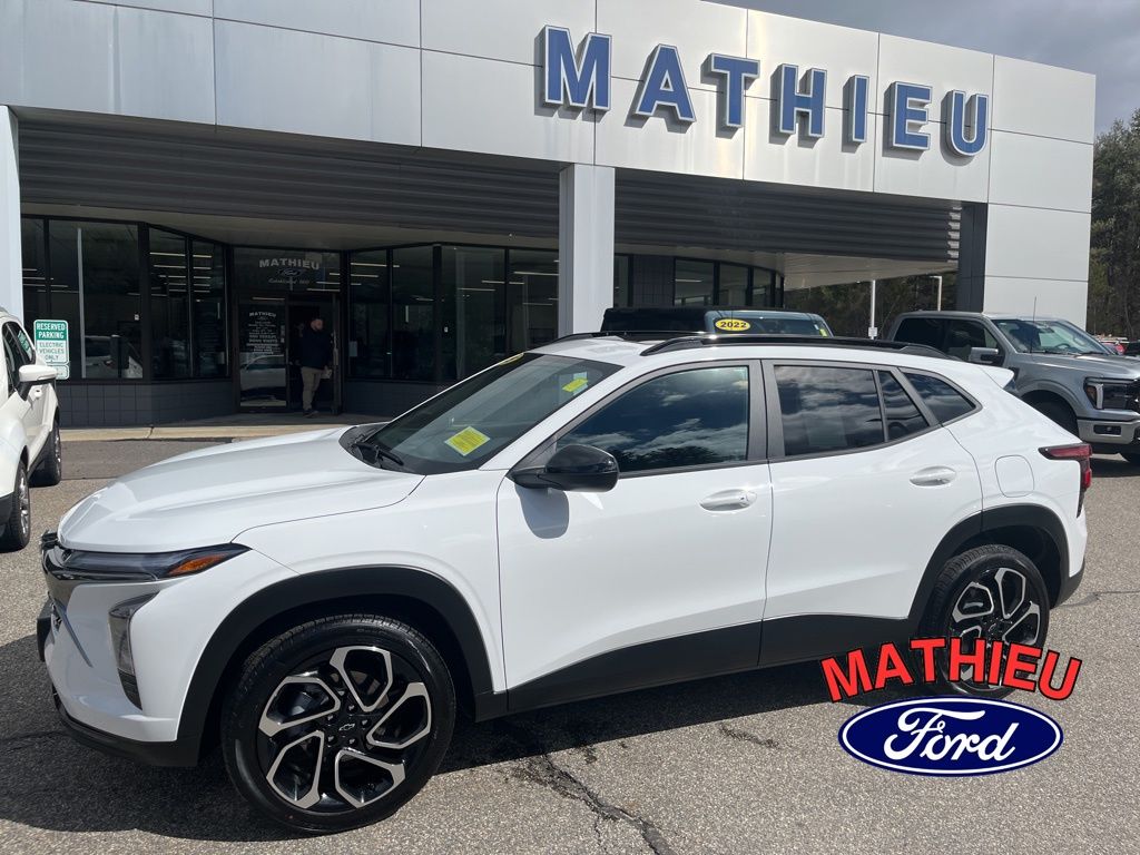 Summit White 2025 Chevrolet Trax SUV / Crossover Front-Wheel Drive 6-Speed Automatic