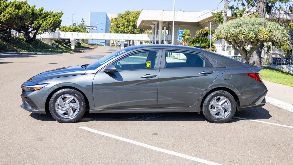 Used 2024 Hyundai Elantra SE 4D Sedan