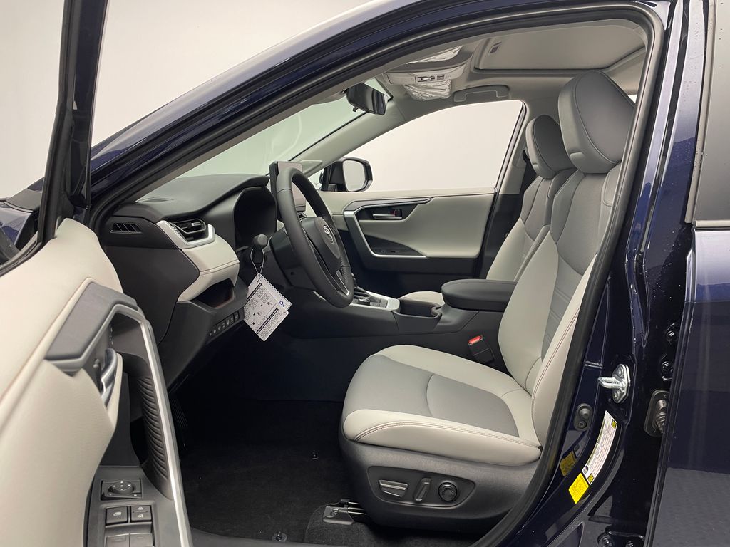 Thumbnail: 2025 Toyota RAV4 - 12