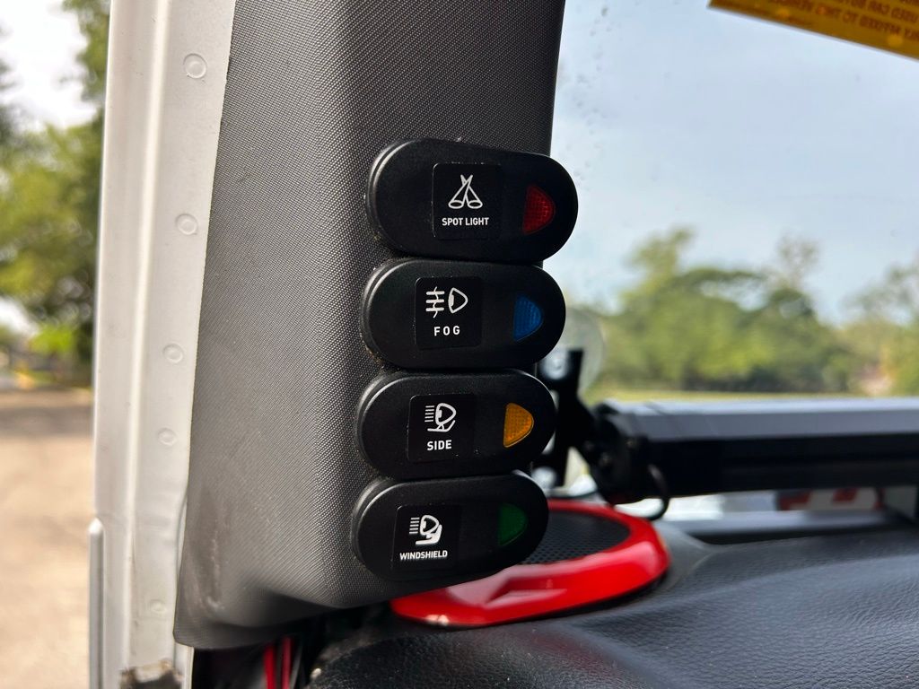Thumbnail: 2015 Jeep Wrangler - 16