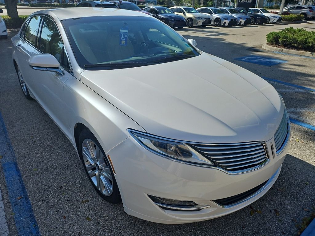 Used 2015 White Lincoln Base image 3