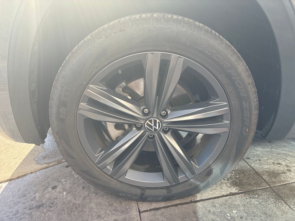 Used 2021 Gray Volkswagen 3.6L V6 SE w/Technology R-Line image 9