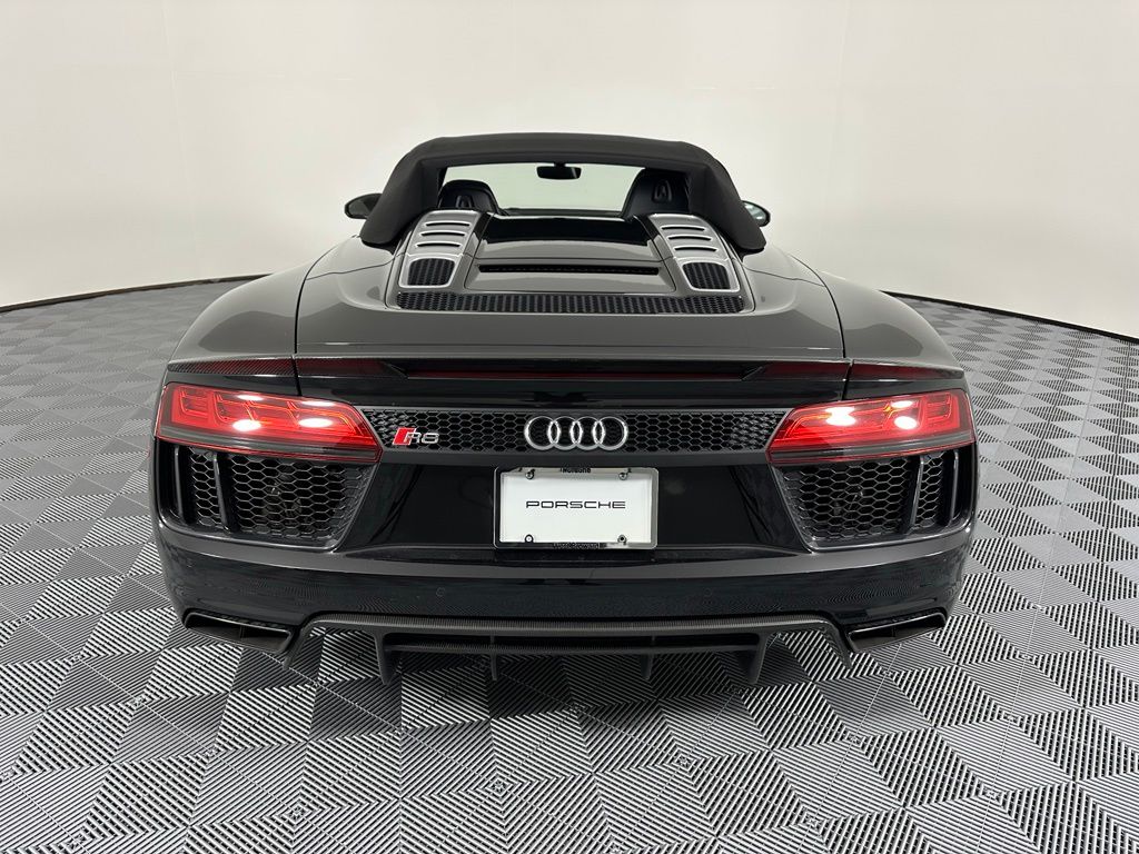 Thumbnail: 2018 Audi R8 - 16