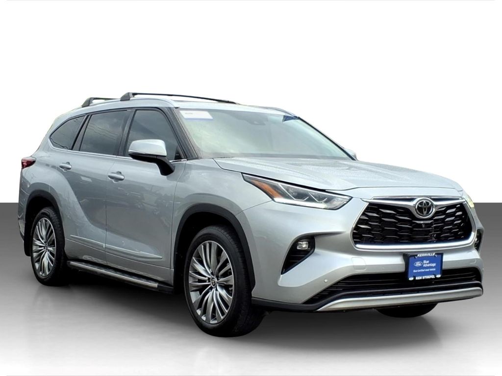 Celestial Silver Metallic 2021 Toyota Highlander Platinum AWD SUV / Crossover All-Wheel Drive 8-Speed Automatic