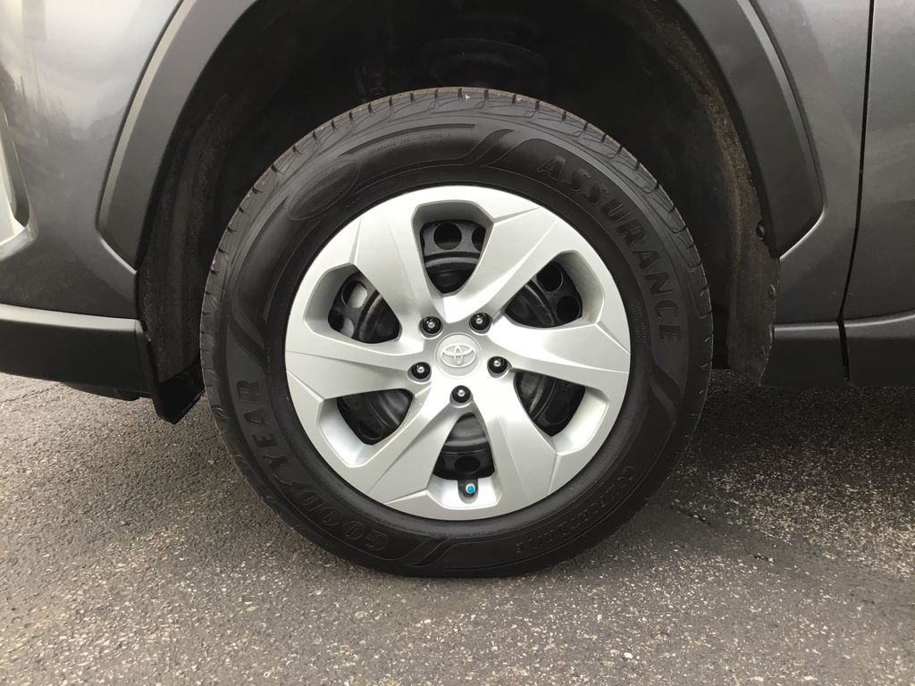 Thumbnail: 2021 Toyota RAV4 - 9