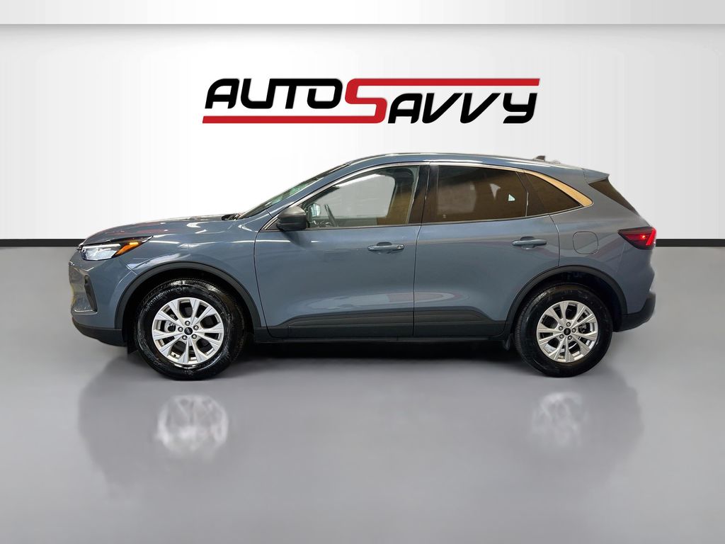 Used 2023 Vapor Blue Ford Active image 4