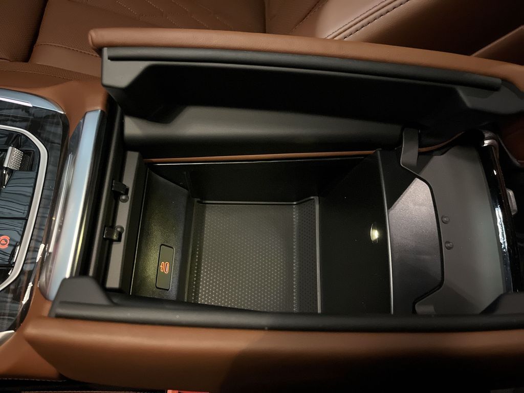 Thumbnail: 2026 BMW X7 - 21