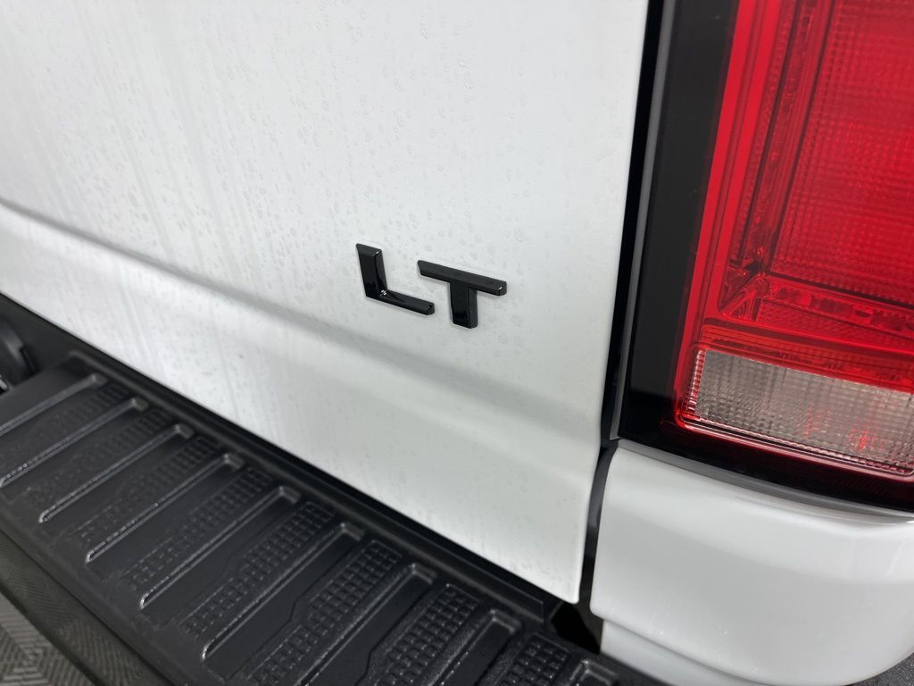 Thumbnail: 2026 Chevrolet Silverado 2500 - 17