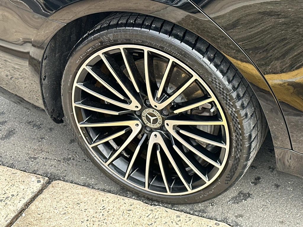 Thumbnail: 2022 Mercedes-Benz S-Class - 17