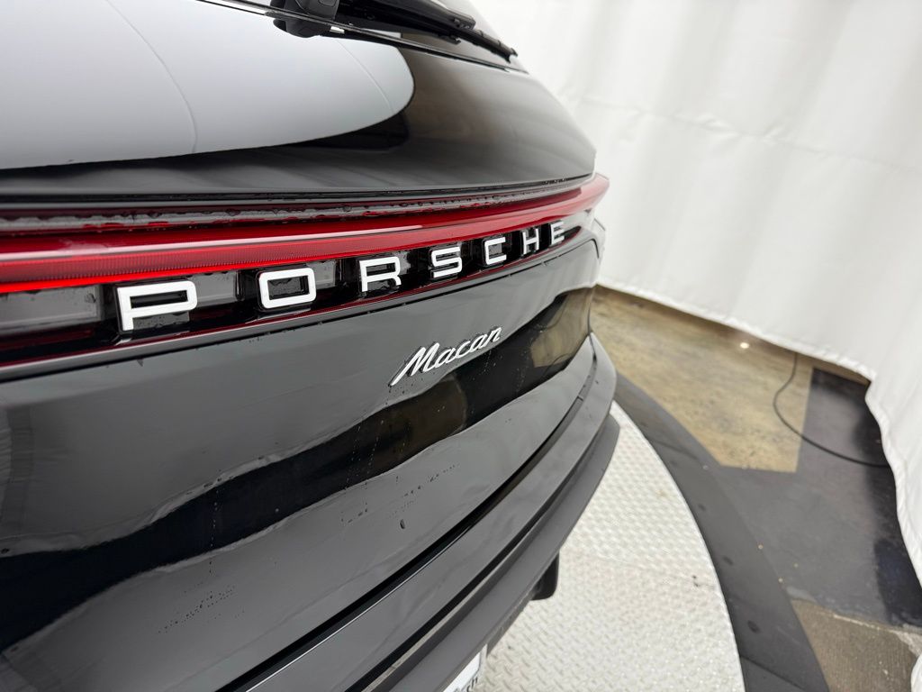 Thumbnail: 2025 Porsche Macan - 15