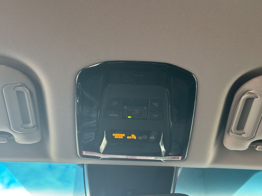 Thumbnail: 2024 Toyota Venza - 21