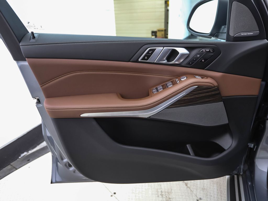 Thumbnail: 2024 BMW X7 - 9