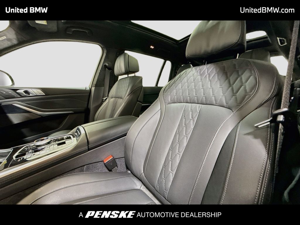 Thumbnail: 2027 BMW X7 - 5