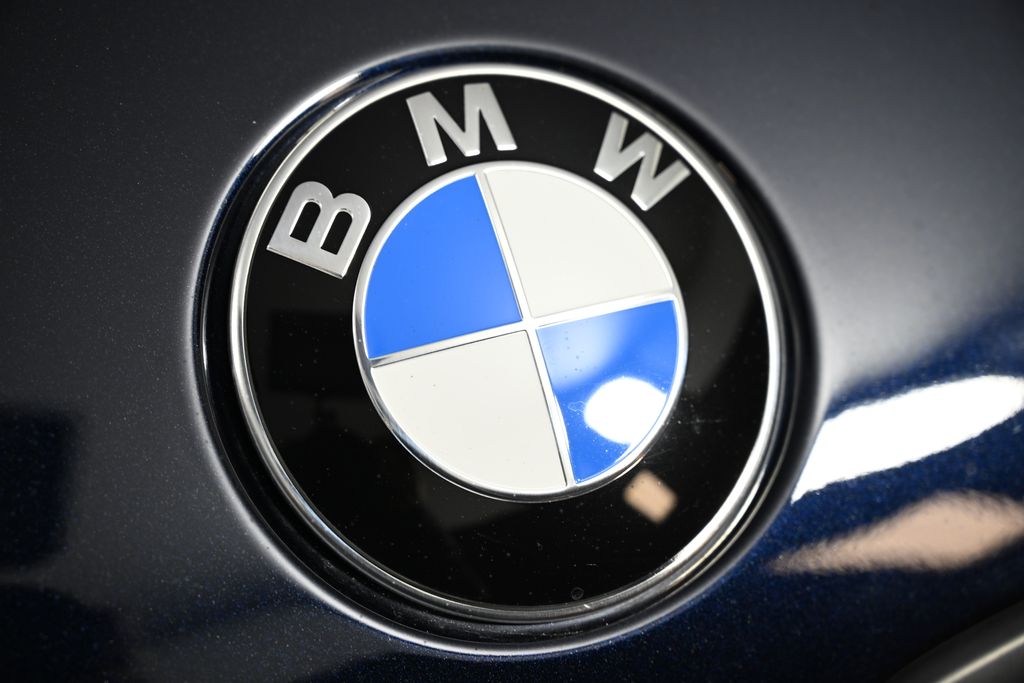 Thumbnail: 2026 BMW X7 - 14