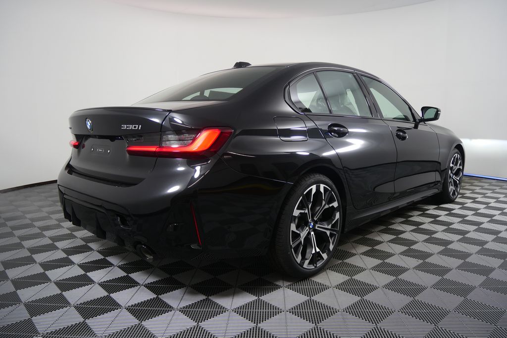 Thumbnail: 2026 BMW 3 Series - 3