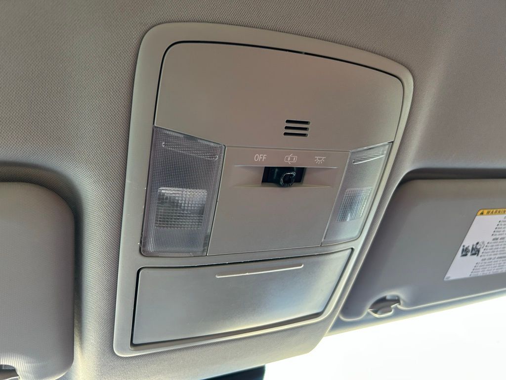 Thumbnail: 2018 Toyota RAV4 - 28