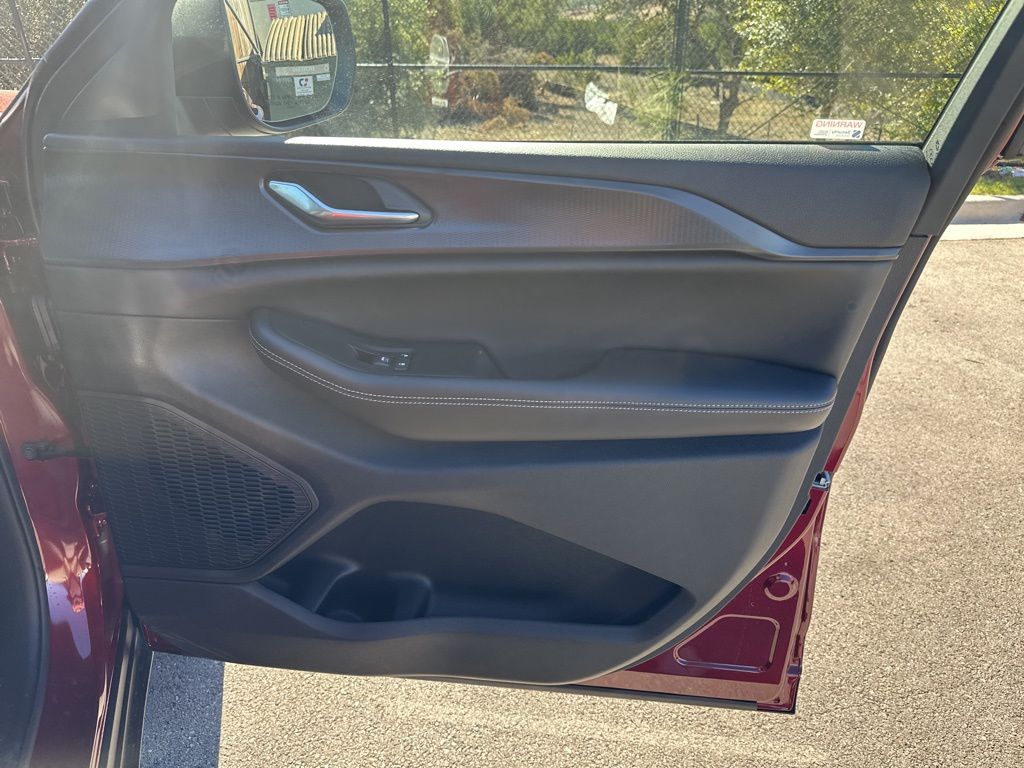 New Car 2025 Jeep Grand Cherokee  Laredo X For Sale Under $40,000 In Austin, Texas