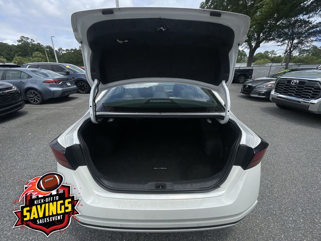 Used 2024 Nissan Altima Sedan