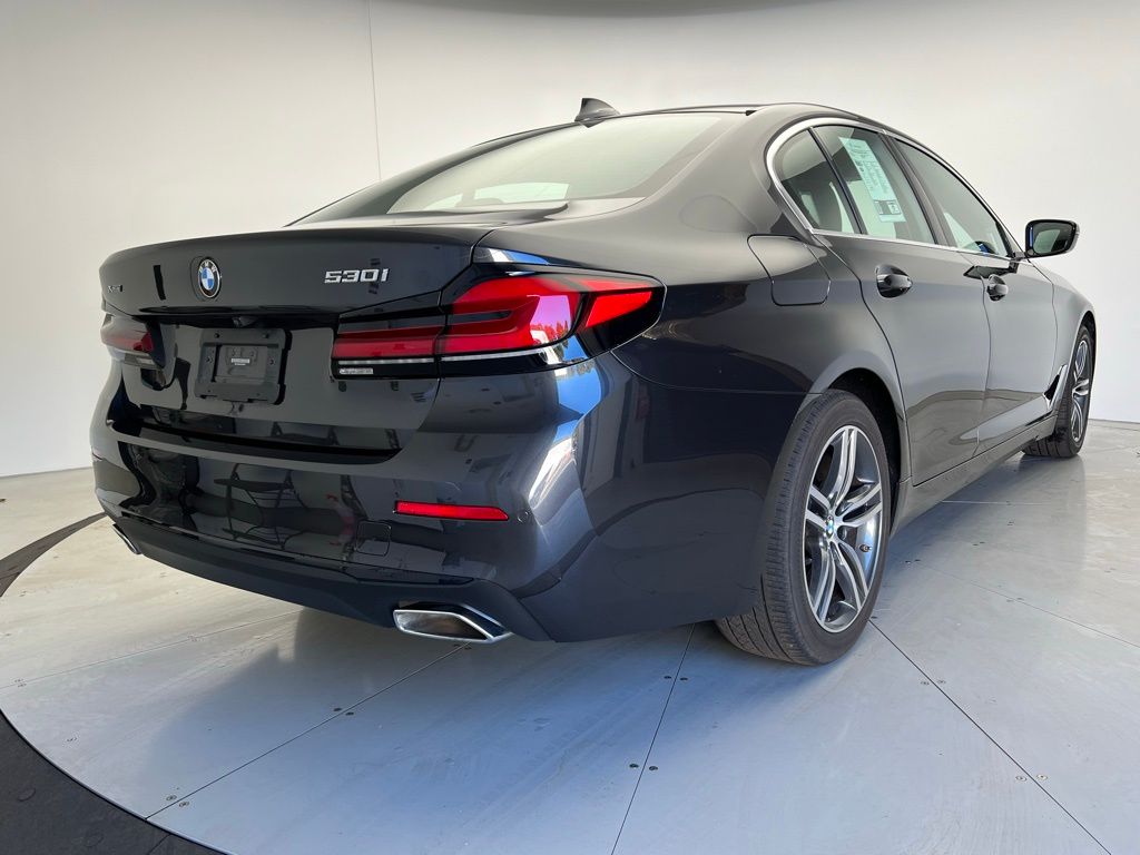 Thumbnail: 2021 BMW 5 Series - 3