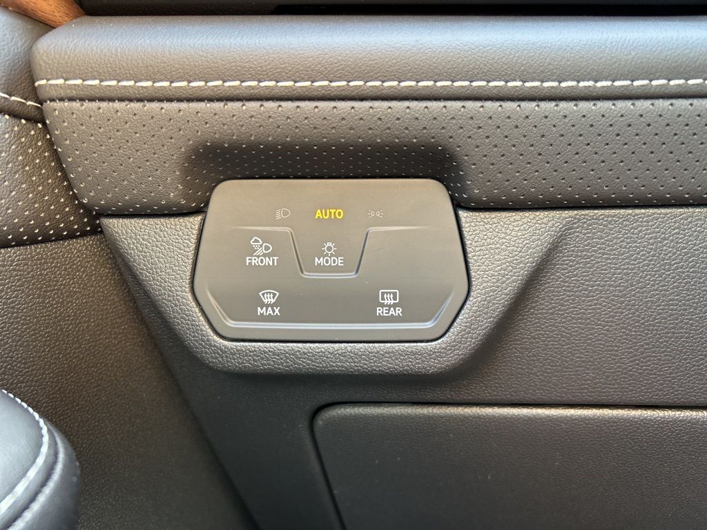 New 2026 Opal White Pearl Volkswagen 2.0T SE w/Technology image 30