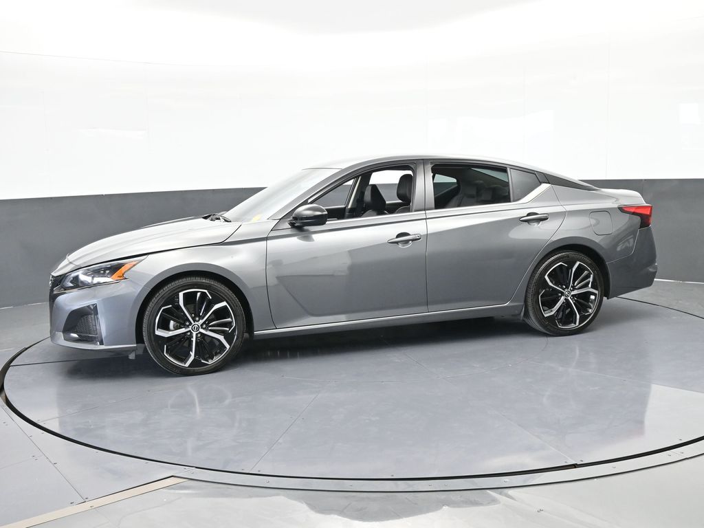 Used 2024 Gun Metallic Nissan 2.5 SR image 2