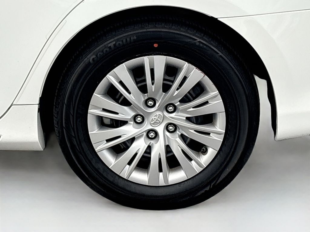 Thumbnail: 2014 Toyota Camry - 30