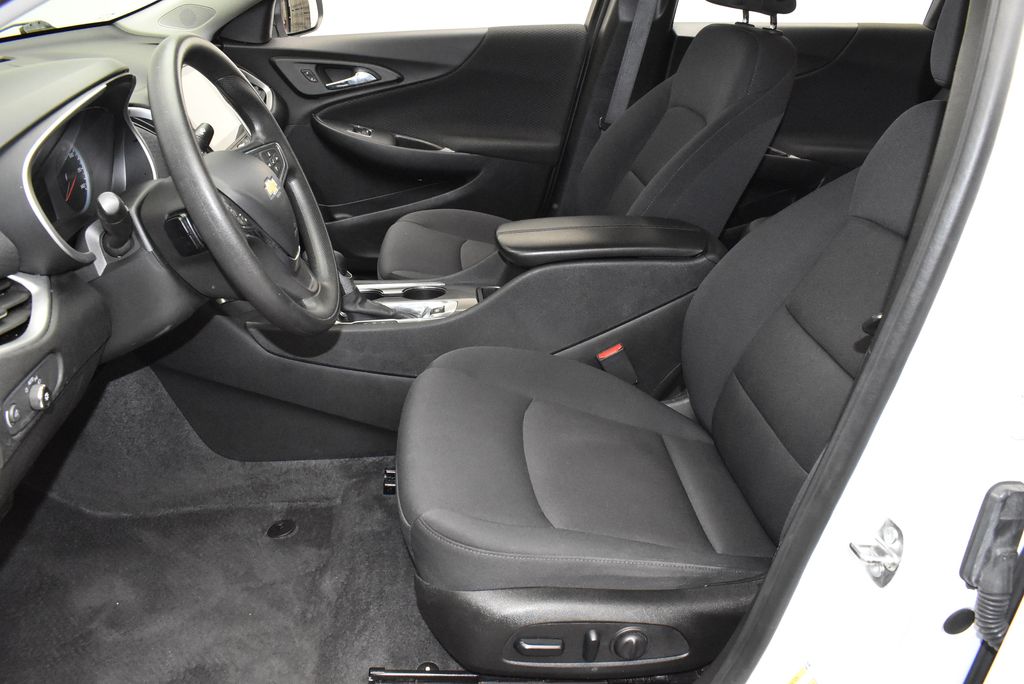 Thumbnail: 2024 Chevrolet Malibu - 12