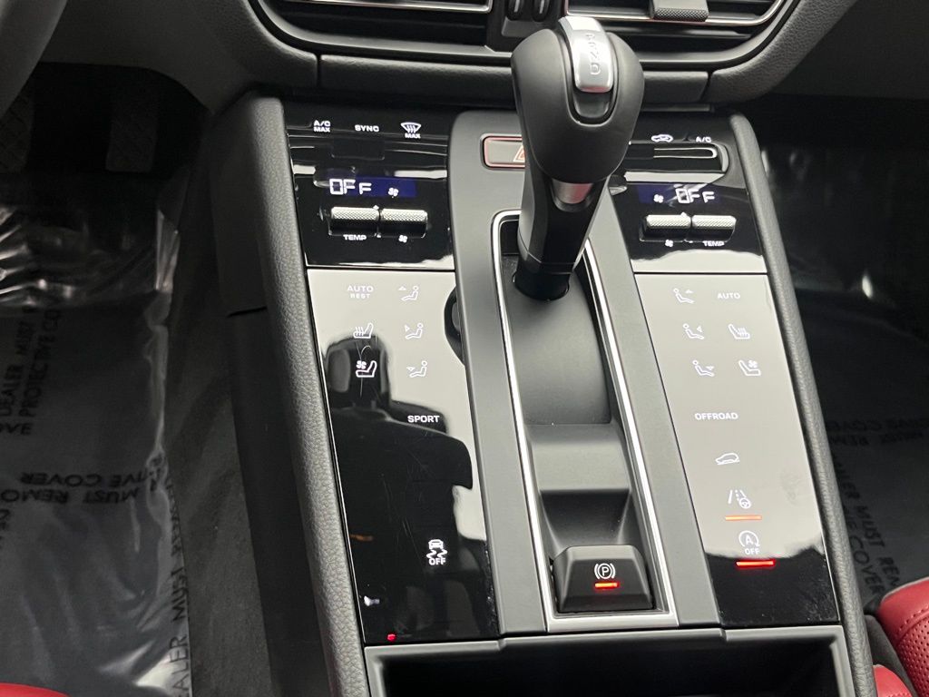 Thumbnail: 2025 Porsche Macan - 16