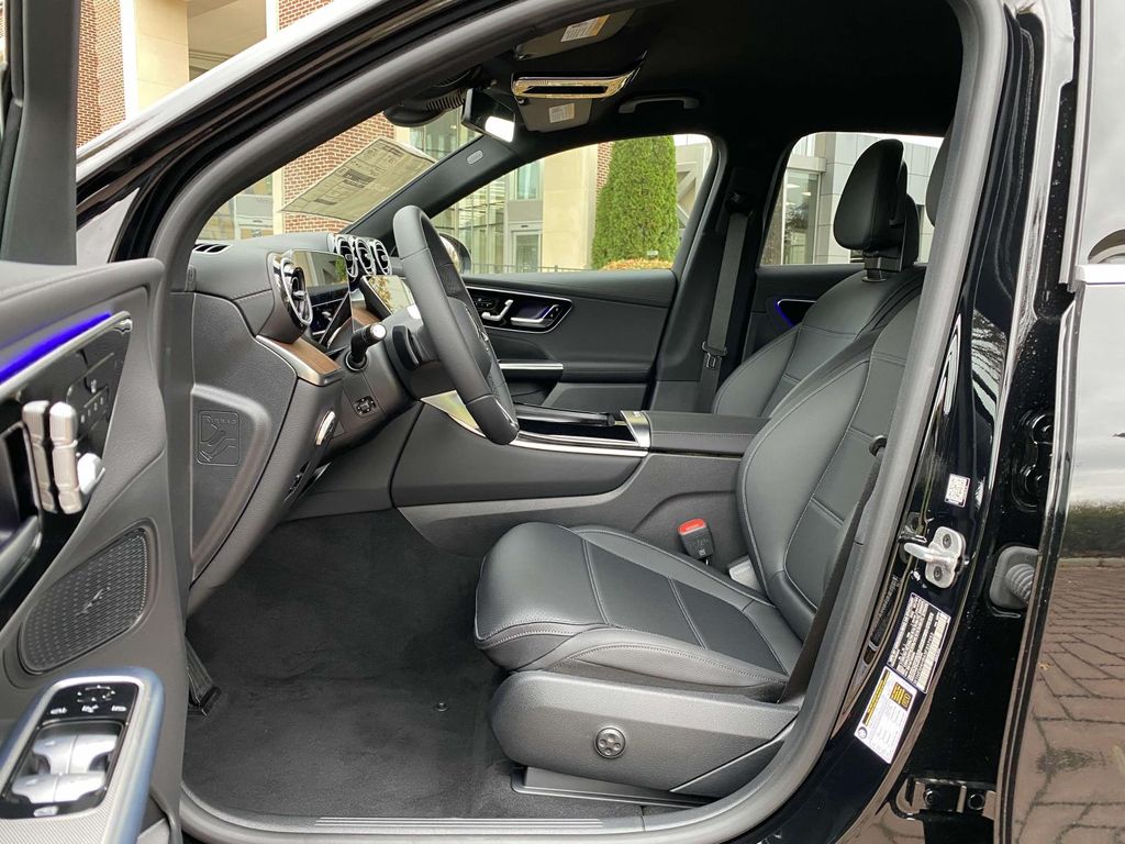 Thumbnail: 2025 Mercedes-Benz GLC - 25